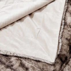 WILD THING Felldecke L 150 X B 200cm -Wohnstil Angebote Store 10228372 4 7846fd4a f6e0 46c8 898d 003f05fd0d7f